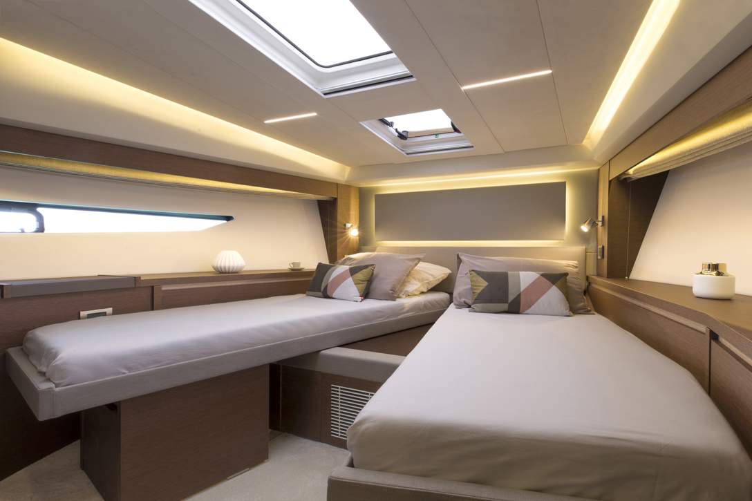 Prestige 520 Flybridge Interior - 1.JPG