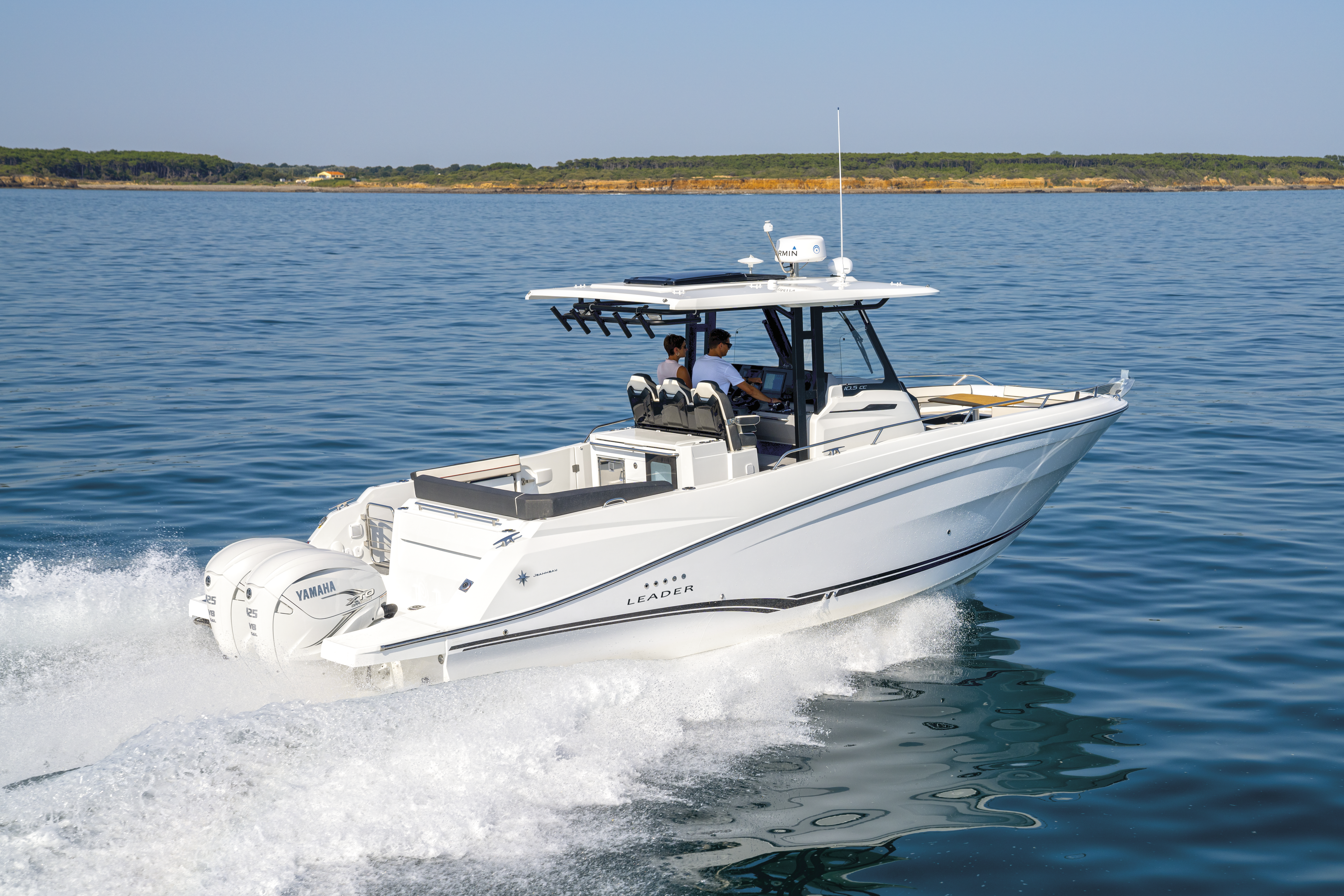 LEADER 10.5CC IMAGE EXTERIOR (1)