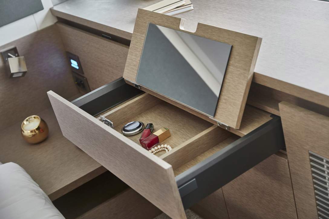 Prestige 420 Fly Interior - 18.JPG