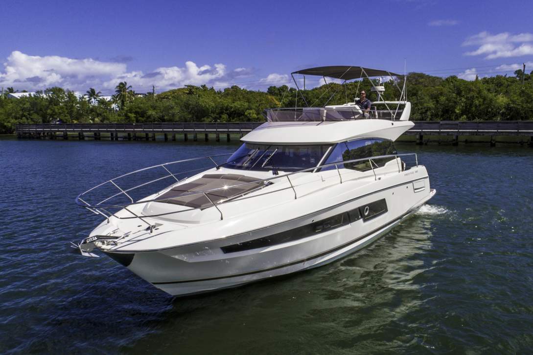Prestige 460 Flybridge Exterior - 24.JPG