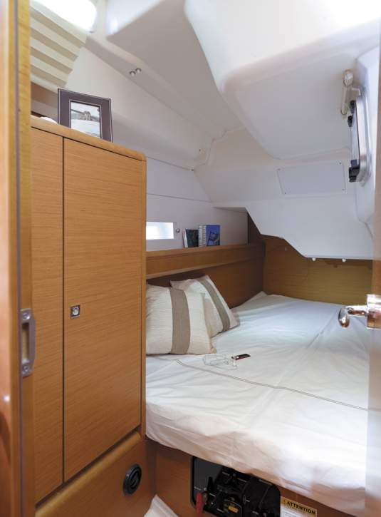 Jeanneau Sun Odyssey 389 Interior - 20.JPG