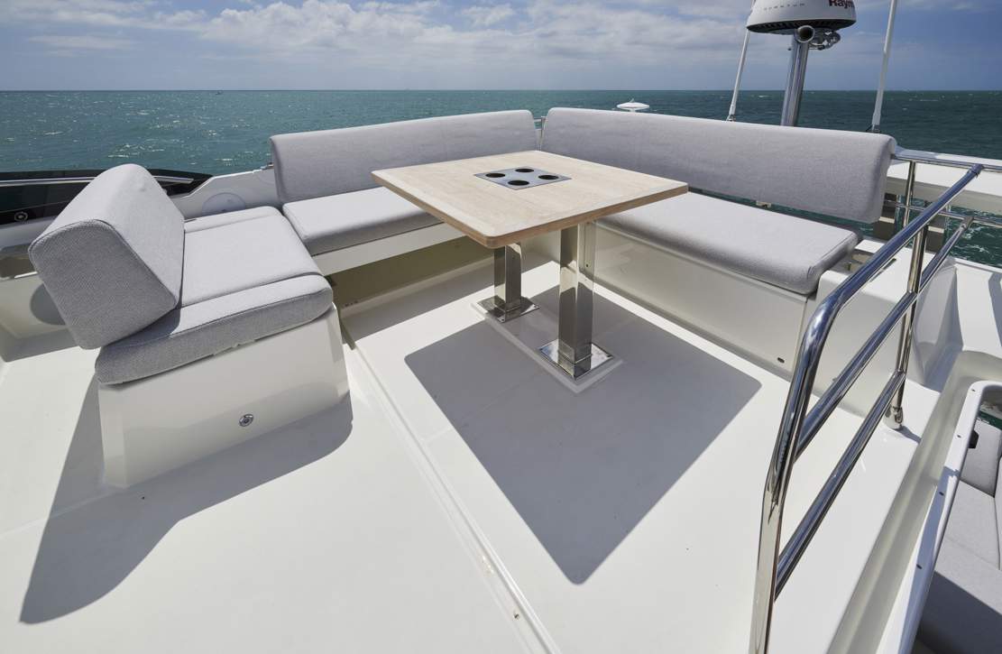 Prestige 590 Flybridge Exterior - 14.JPG