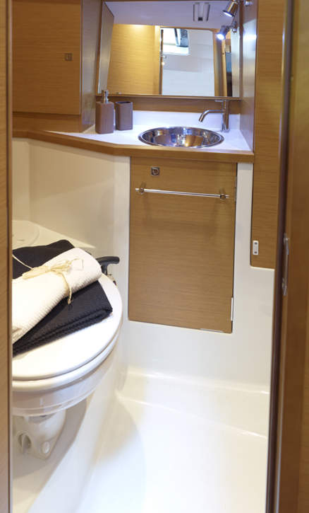 Jeanneau Sun Odyssey 389 Interior - 3.jpg