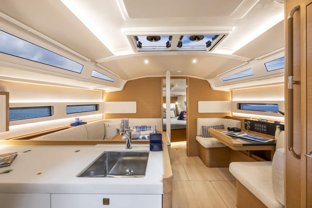 SUN ODYSSEY 415 INTERIOR (2)