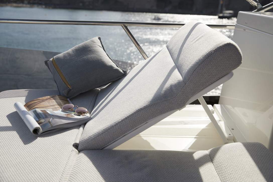 Prestige 420 Fly Interior - 23.JPG