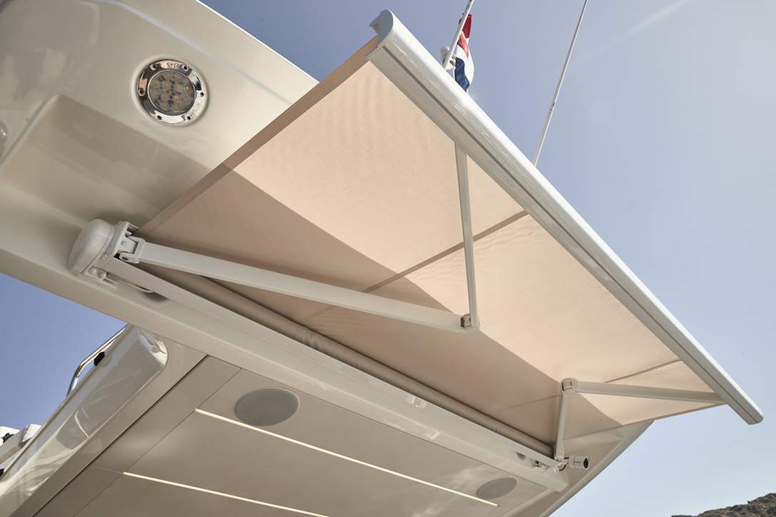 Prestige 590 S Interior - 16.JPG