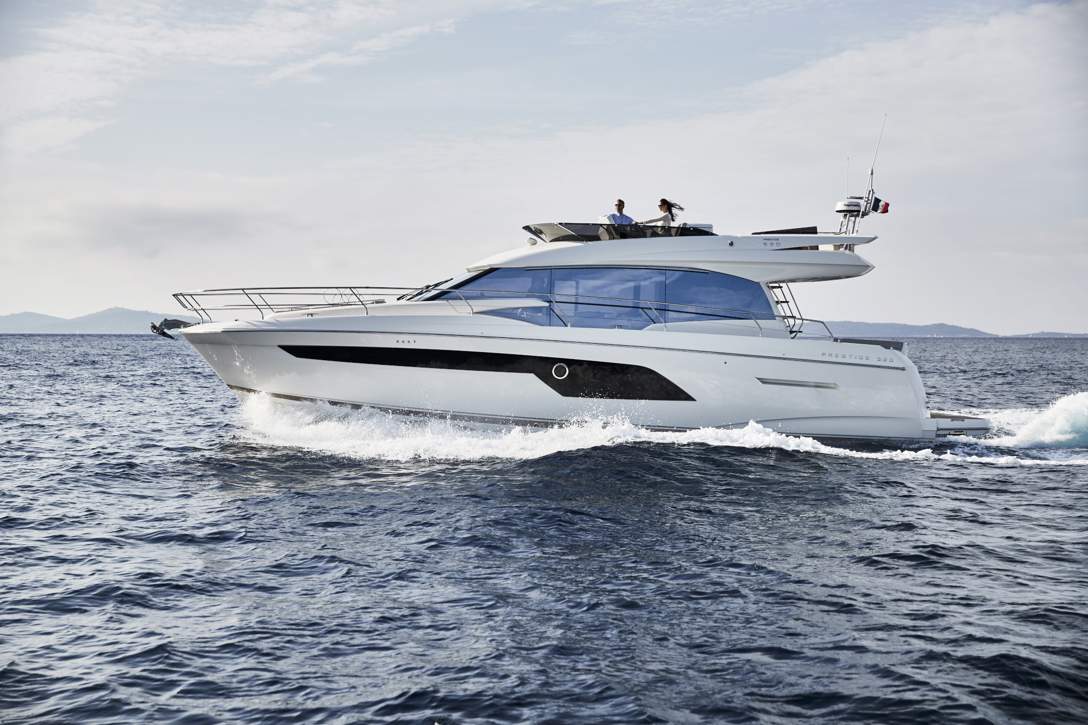 Prestige 520 Flybridge Exterior - 21.JPG