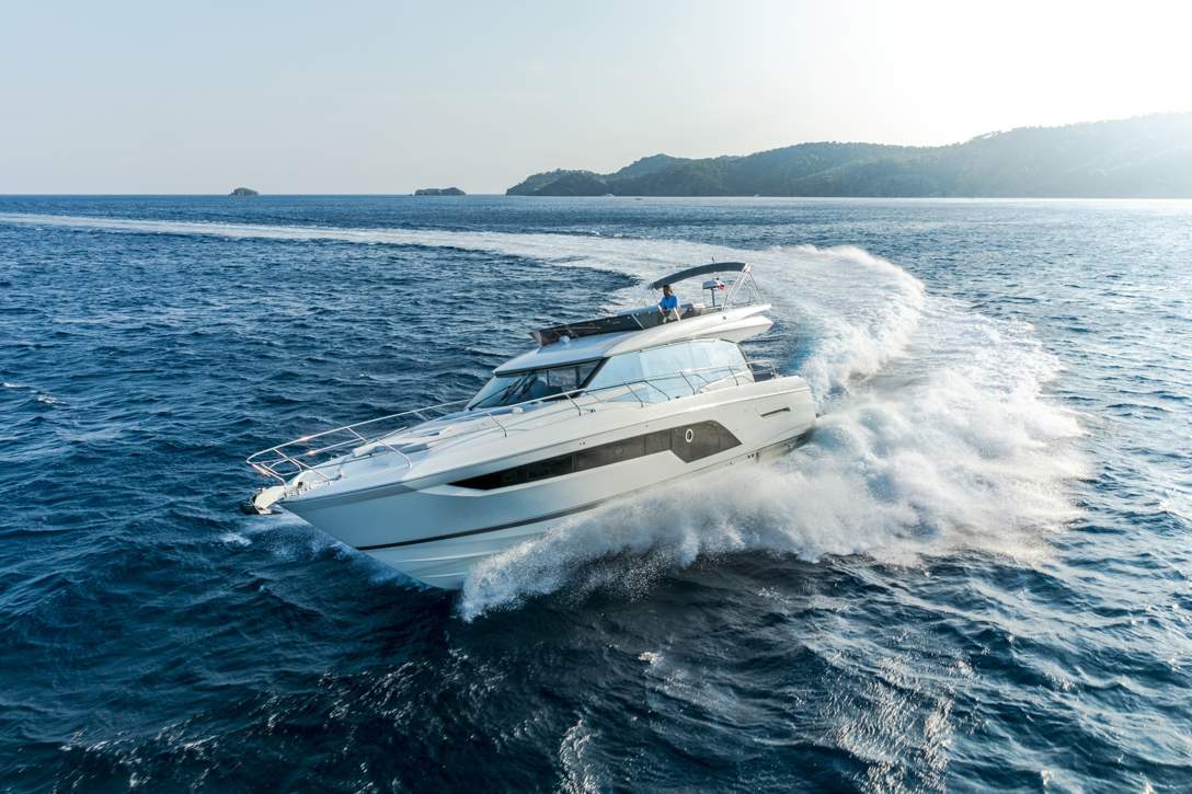 Prestige 590 Flybridge Exterior - 5.JPG