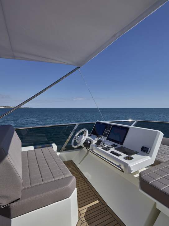 Prestige 630 Flybridge Exterior - 33.JPG