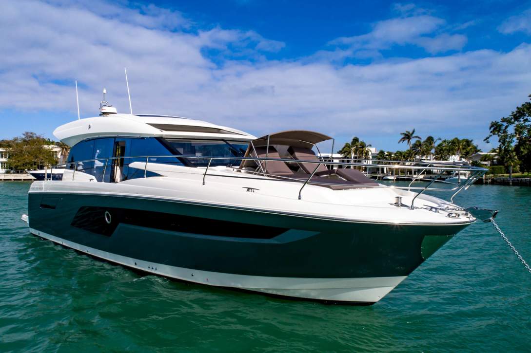Prestige 520 S Exterior - 8.JPG