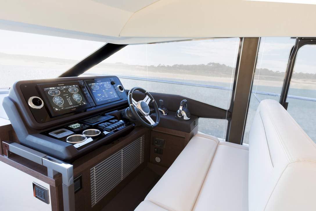 Prestige 520 Flybridge Interior - 4.JPG