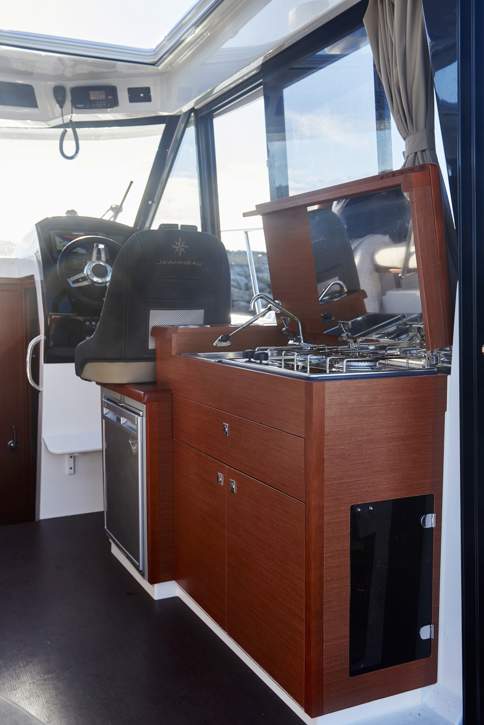 Jeanneau Merry Fisher 895 HB Interior - 19.JPG