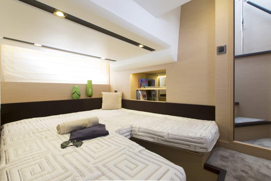 Prestige 420 Fly Interior - 36.JPG