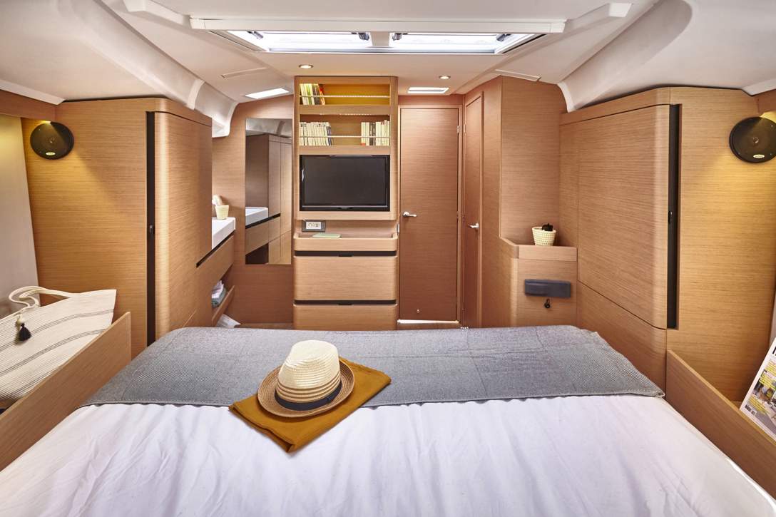 Jeanneau Sun Odyssey 490 Interior - 10.JPG