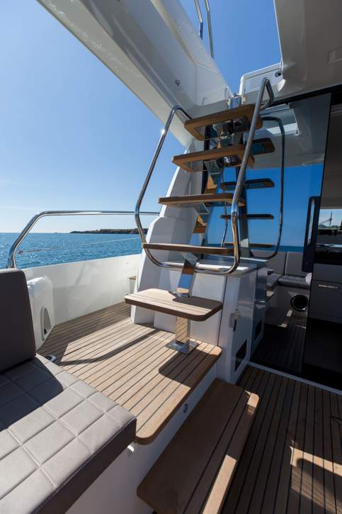 Prestige 520 Flybridge Exterior - 48.JPG