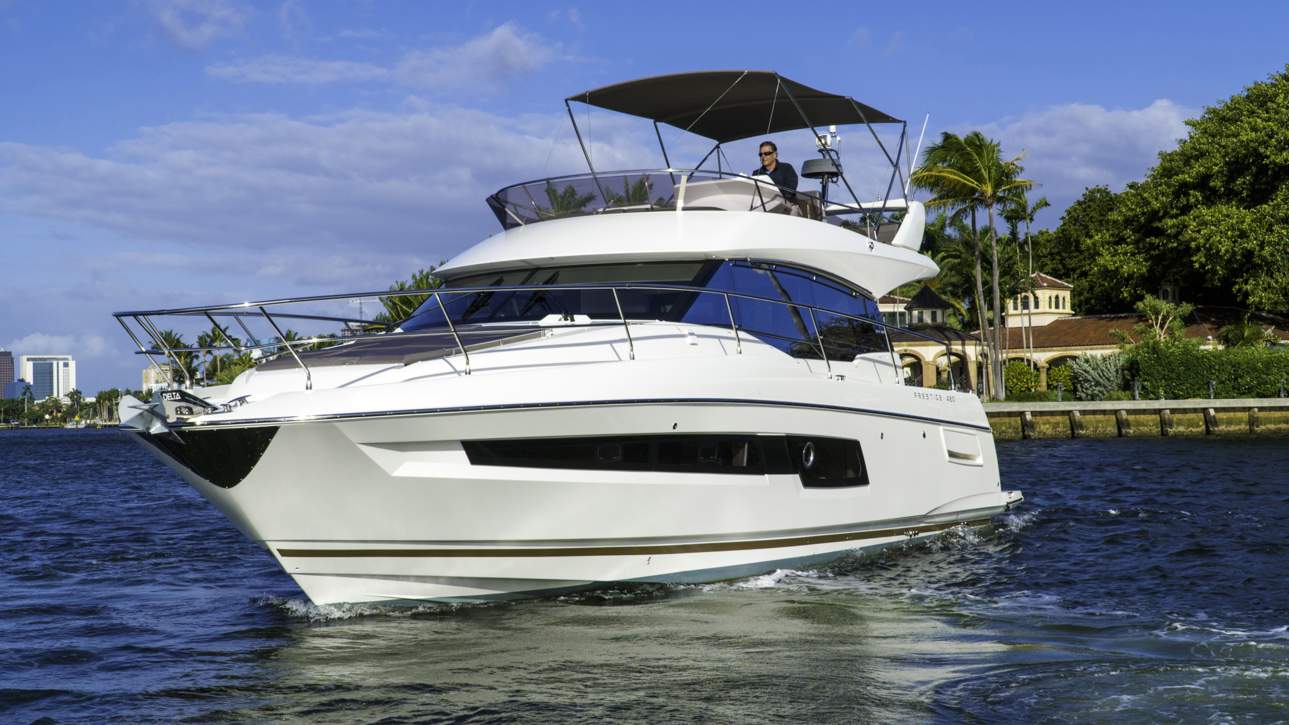 Prestige 460 Flybridge Exterior - 25.jpg