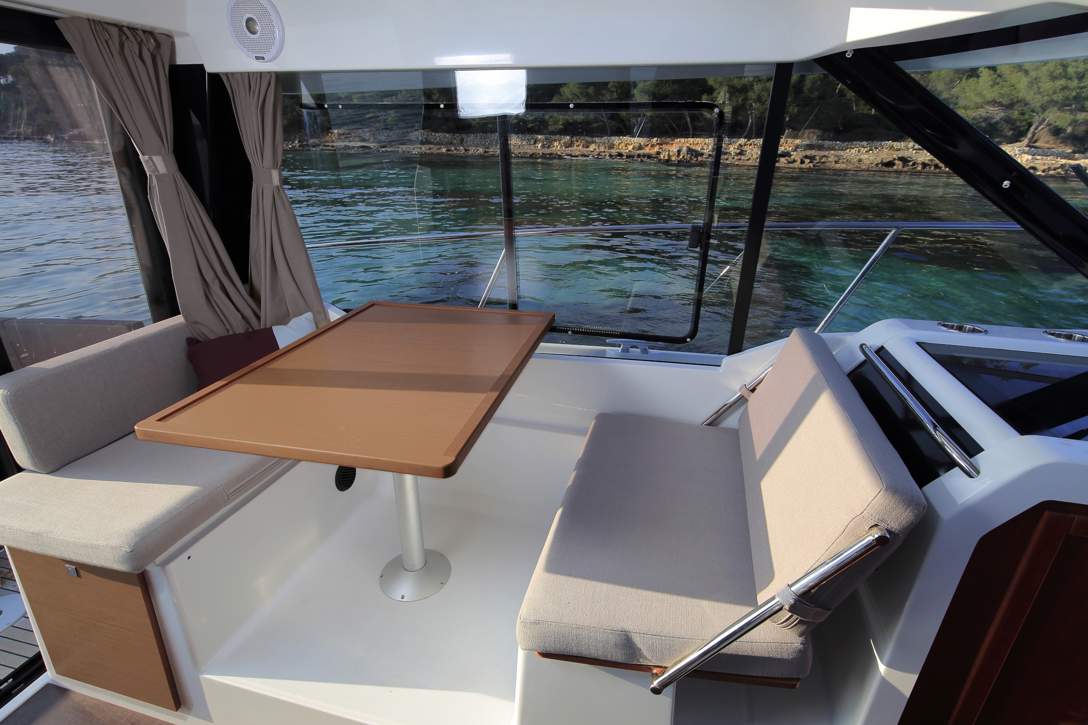 Jeanneau Merry Fisher 895 HB Interior - 3.JPG