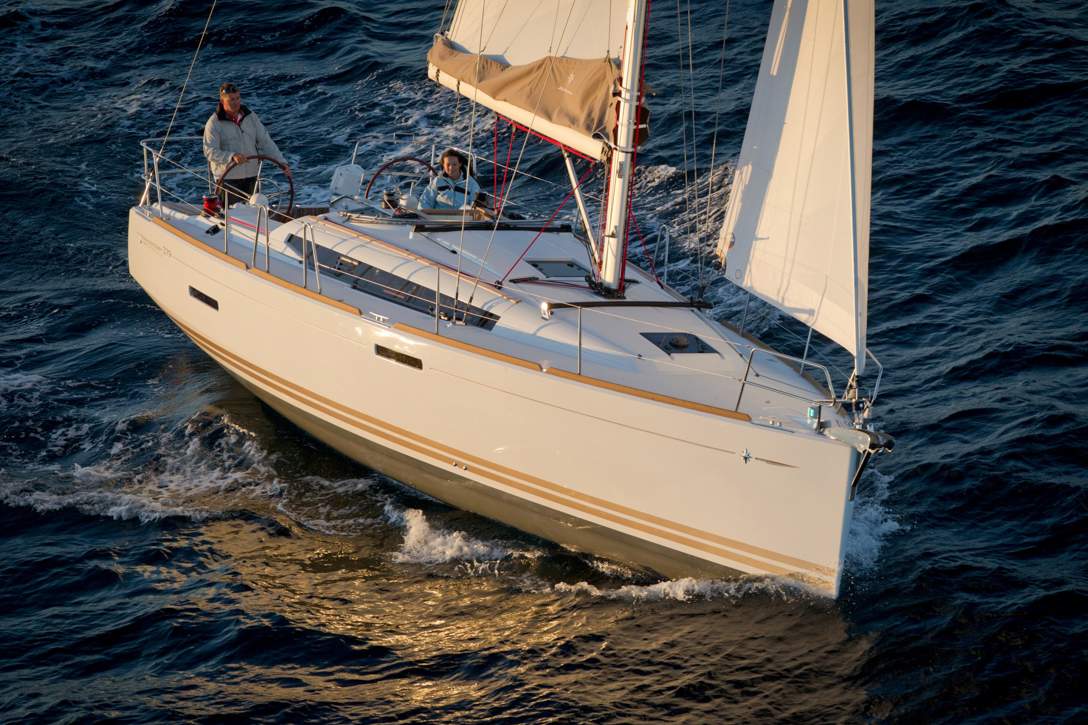 Jeanneau Sun Odyssey 389 Exterior - 12.jpg