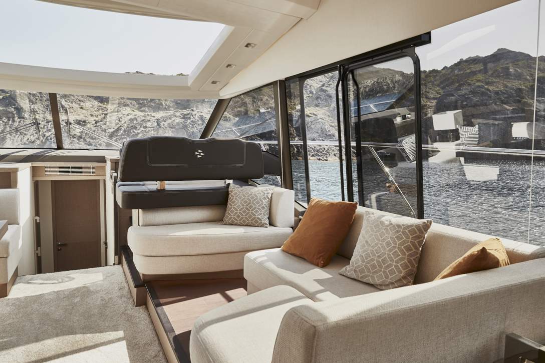 Prestige 590 S Interior - 22.JPG