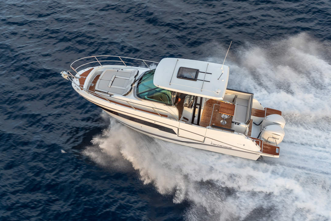 CAP CAMARAT 10.5WA IMAGE EXTERIOR RUNNING