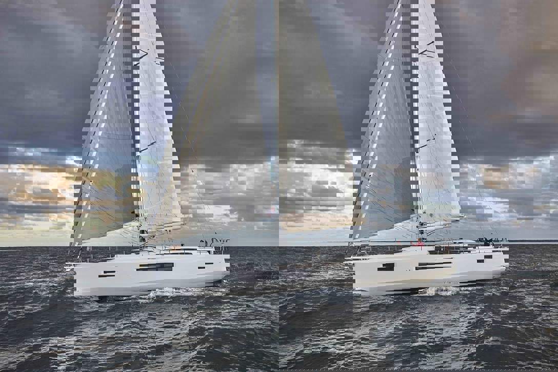 Jeanneau Sun Odyssey 490 Exterior - 40.JPG