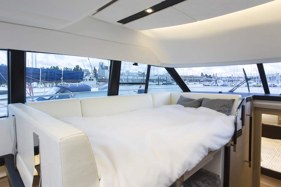 Prestige 420 Fly Interior - 43.JPG