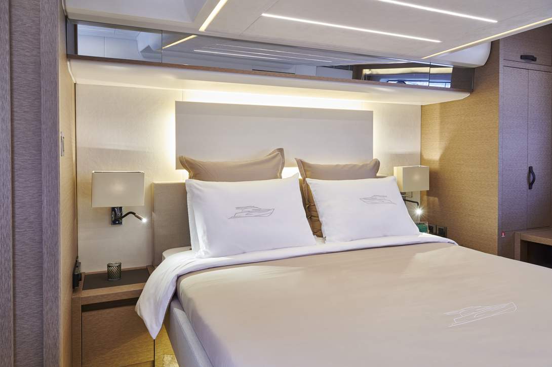 Prestige 590 Flybridge Interior - 4.JPG