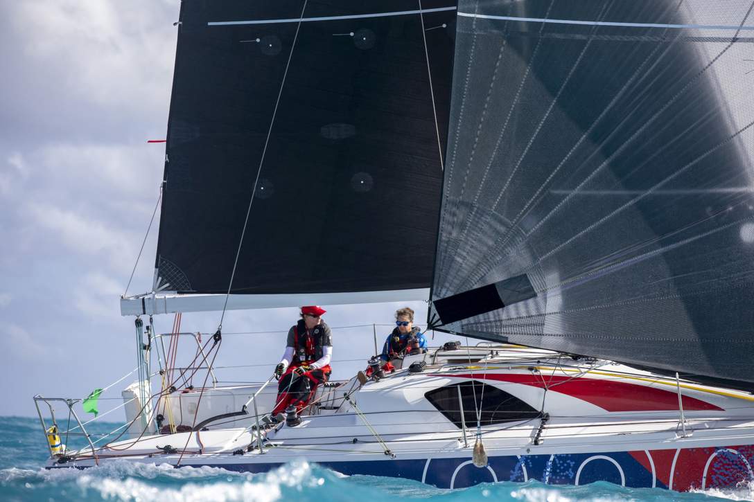 Jeanneau Sun Fast 3300 Exterior - 14.JPG