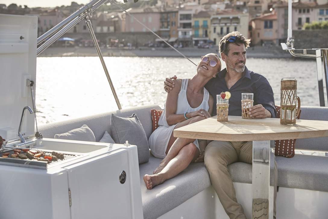 Prestige 420 Fly Interior - 1.JPG