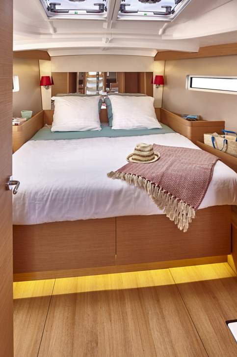 Jeanneau Sun Odyssey 440 Interior - 9.JPG