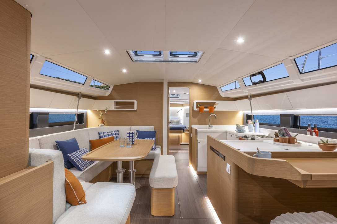 SUN ODYSSEY 455 INTERIOR (1)