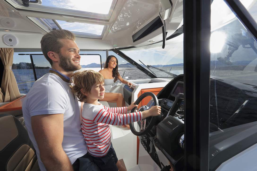 Jeanneau Merry Fisher 895 HB Exterior - 3.JPG