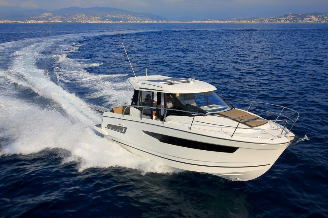 Jeanneau Merry Fisher 895 HB Exterior - 13.JPG