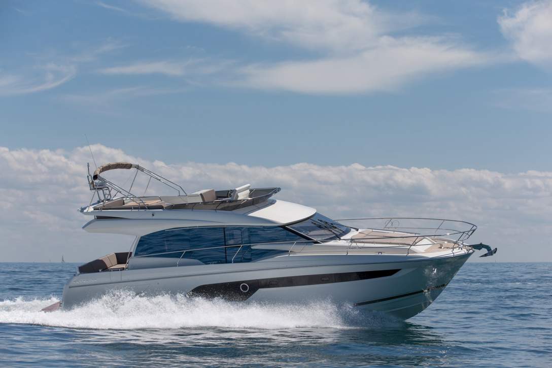Prestige 520 Flybridge Exterior - 57.JPG