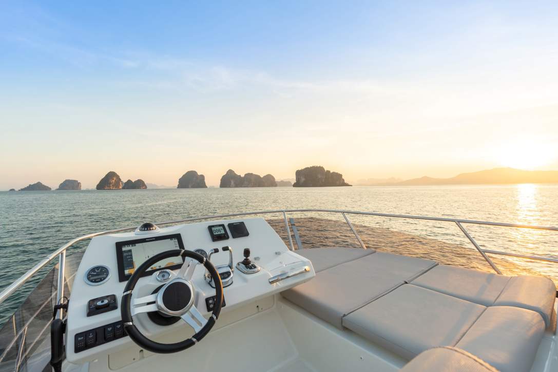 Prestige 420 Fly Exterior - 9.jpg