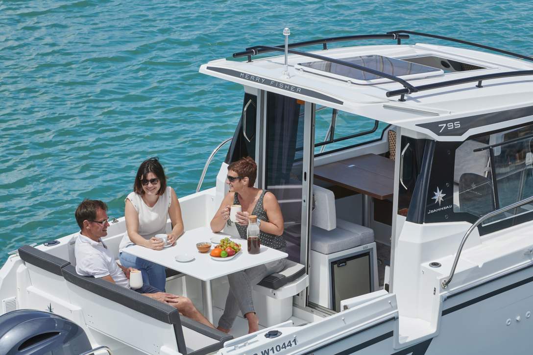 Jeanneau Merry Fisher 795 Serie 2 HB Exterior - 17.JPG