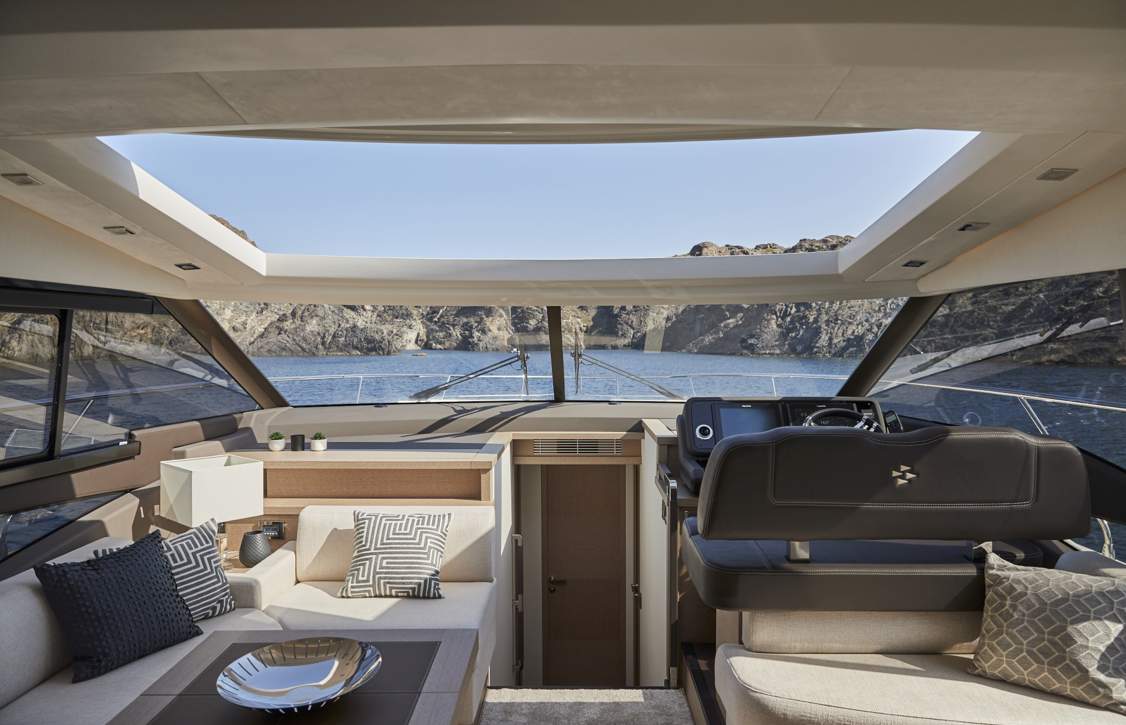 Prestige 590 S Interior - 28.JPG