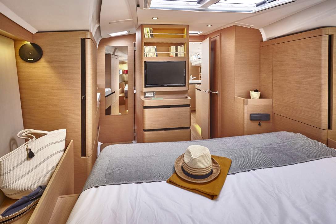 Jeanneau Sun Odyssey 490 Interior - 6.JPG