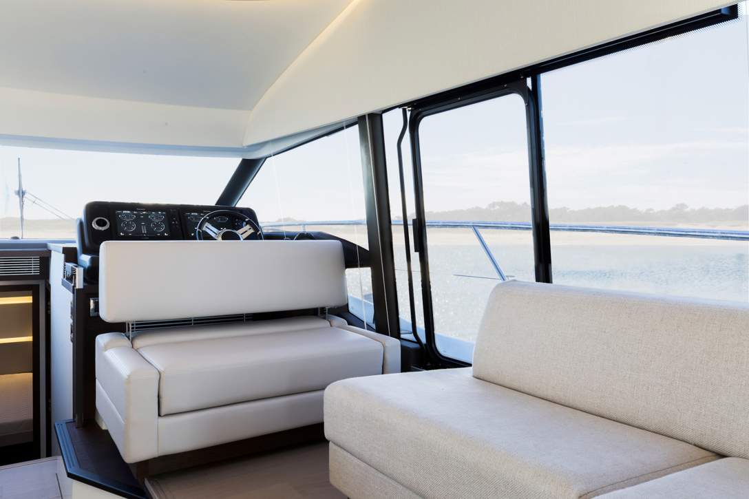 Prestige 520 Flybridge Interior - 3.JPG