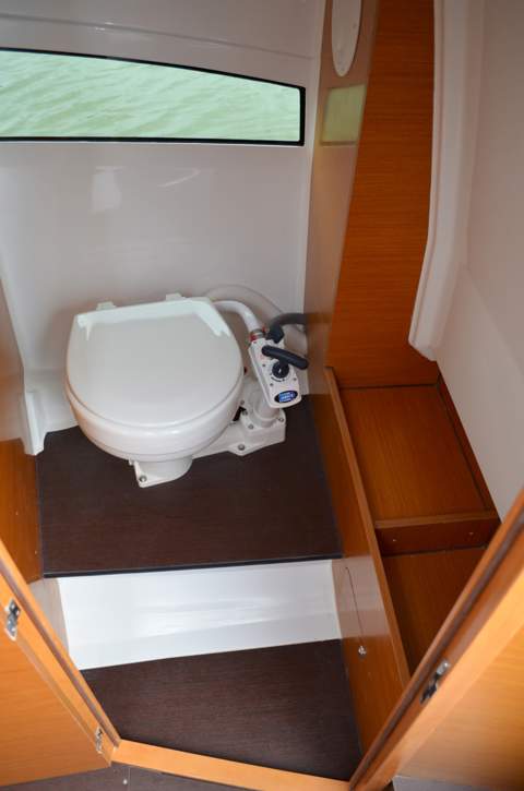 Jeanneau Cap Camarat 7.5 WA Serie 2 Interior - 4.JPG