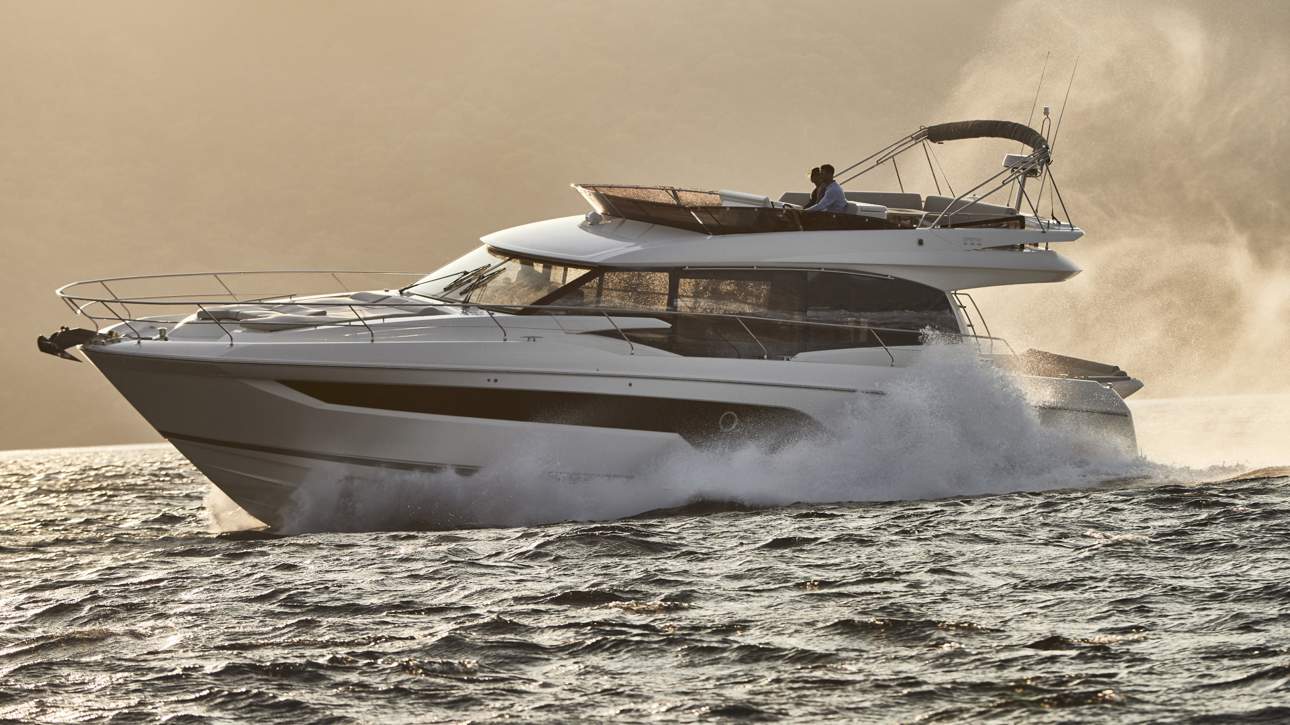 Prestige 590 Flybridge Exterior - 53.JPG