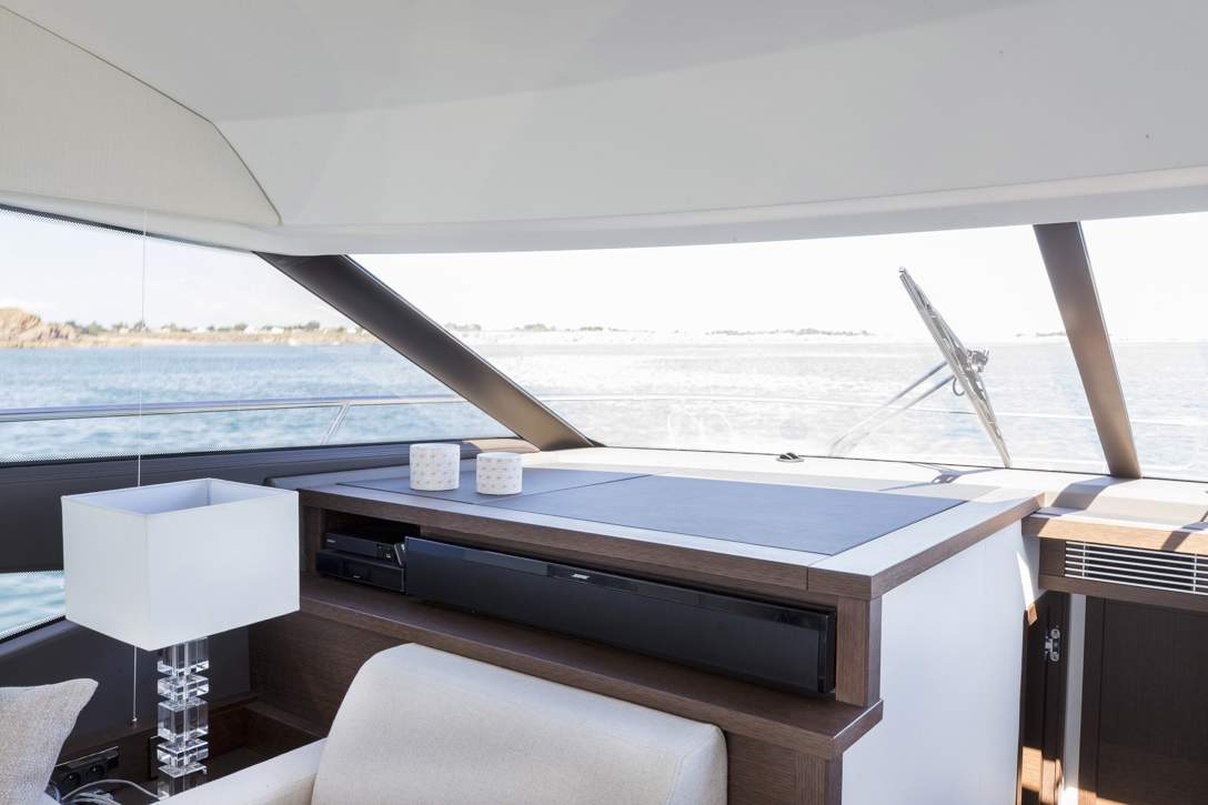 Prestige 520 Flybridge Interior - 14.JPG