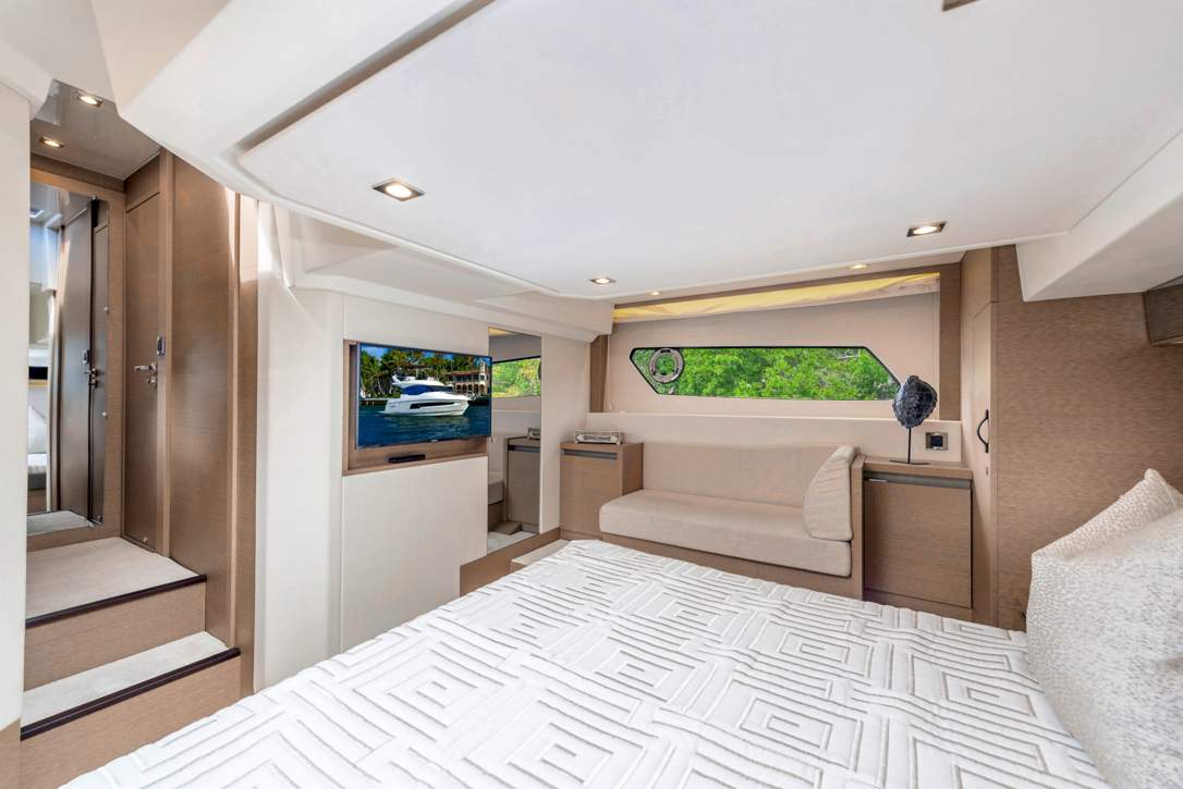 Prestige 460 Flybridge Interior - 16.JPG