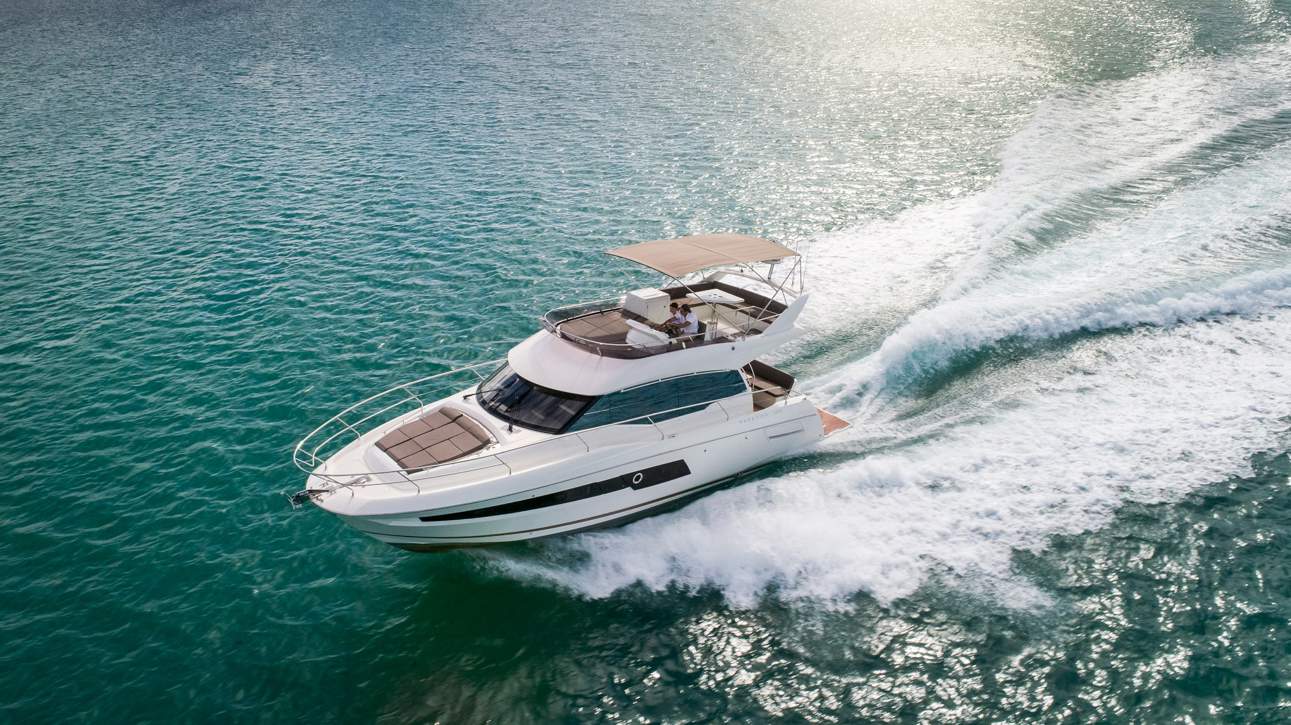Prestige 460 Flybridge Exterior - 11.JPG