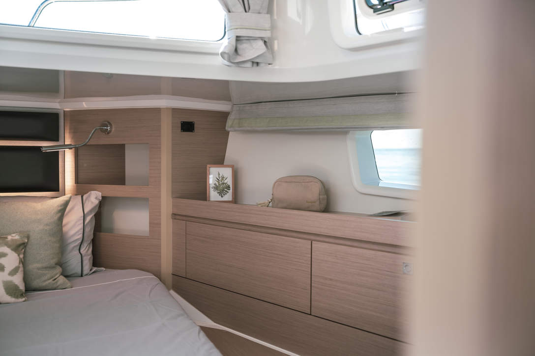 DELPHIA 12 SEDAN IMAGE INTERIOR PIRIAC (41)