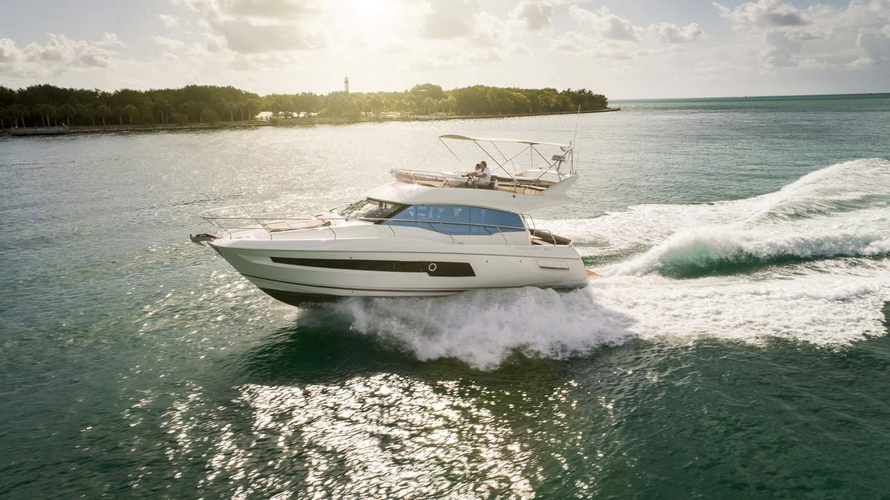 Prestige 460 Flybridge Exterior - 10.JPG