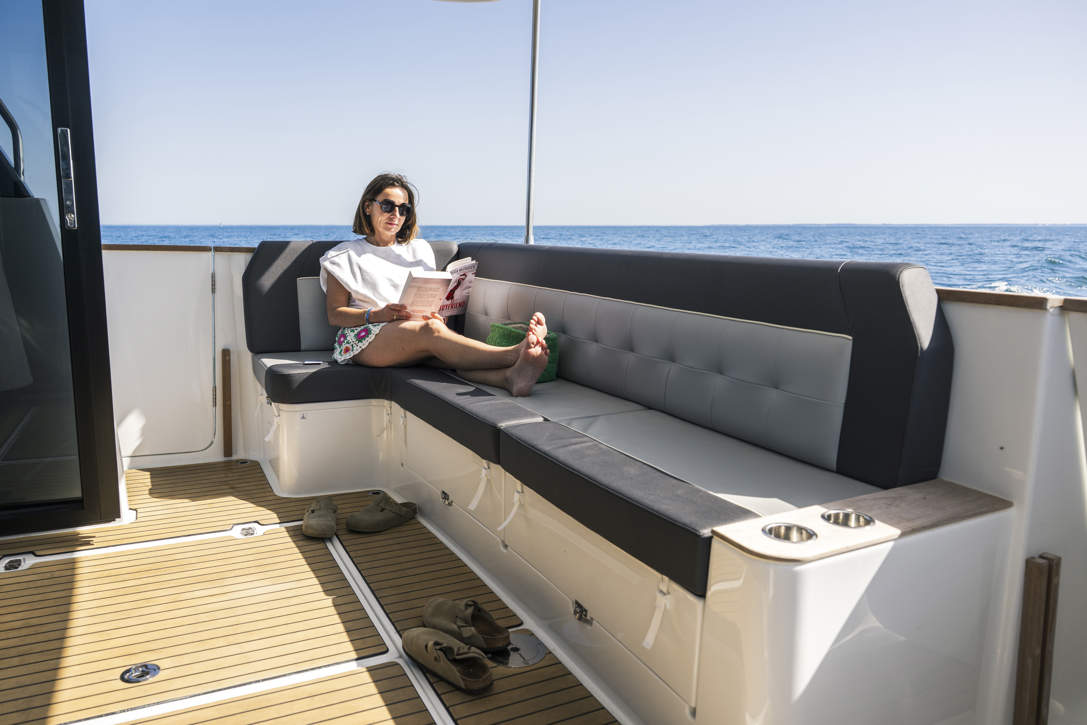 DELPHIA 12 SEDAN IMAGE LIFESTYLE PIRIAC (13)