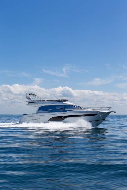 Prestige 520 Flybridge Exterior - 46.JPG