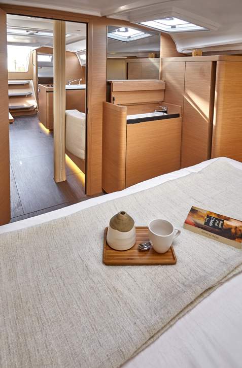 Jeanneau Sun Odyssey 410 Interior - 8.JPG