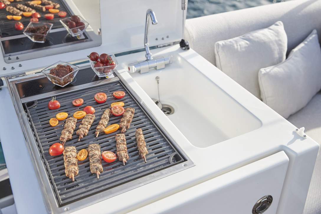 Prestige 420 Fly Interior - 21.JPG